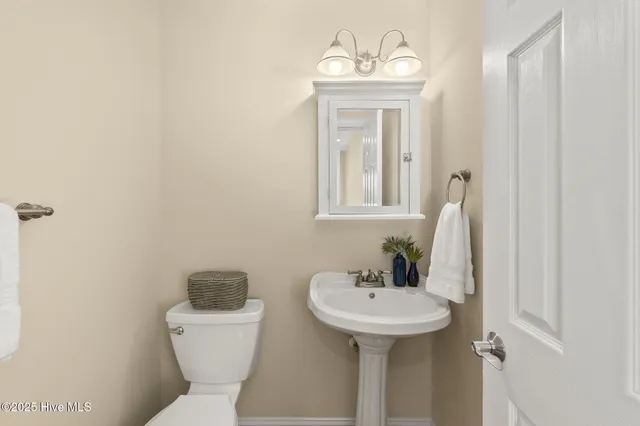 $1,575,000 | 200 Shipwreck Lane, Emerald Isle, NC 28594