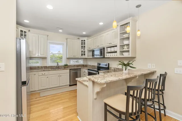 $1,575,000 | 200 Shipwreck Lane, Emerald Isle, NC 28594