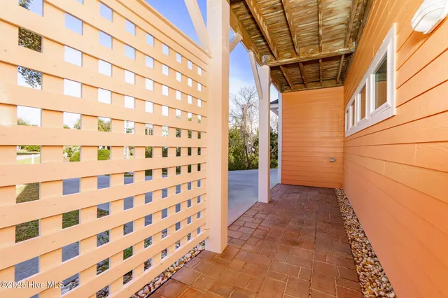 $1,575,000 | 200 Shipwreck Lane, Emerald Isle, NC 28594