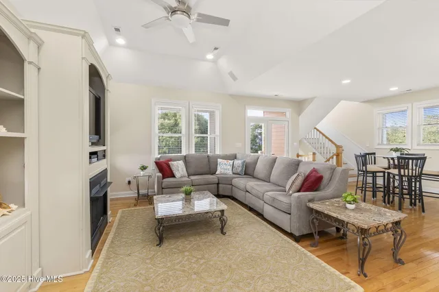 $1,575,000 | 200 Shipwreck Lane, Emerald Isle, NC 28594