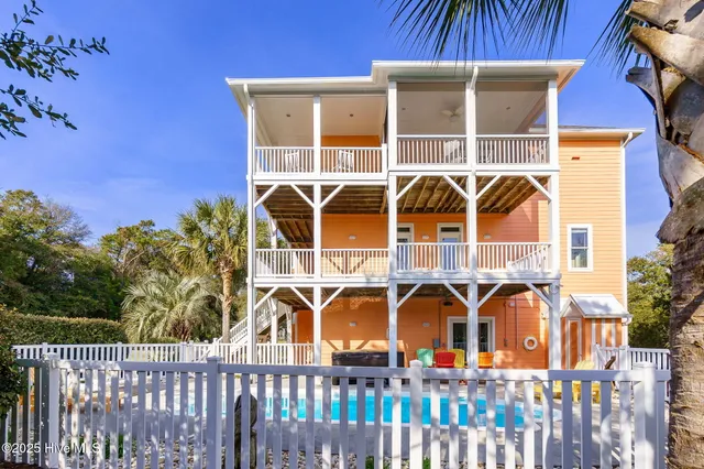 $1,575,000 | 200 Shipwreck Lane, Emerald Isle, NC 28594