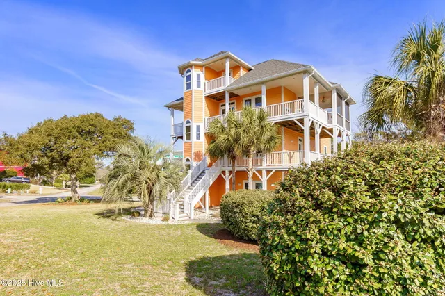 $1,575,000 | 200 Shipwreck Lane, Emerald Isle, NC 28594