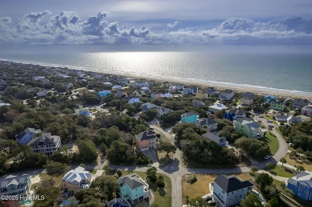 $1,575,000 | 200 Shipwreck Lane, Emerald Isle, NC 28594