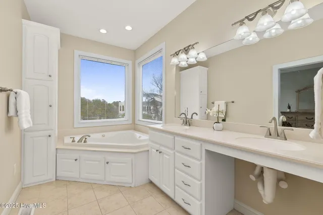 $1,575,000 | 200 Shipwreck Lane, Emerald Isle, NC 28594