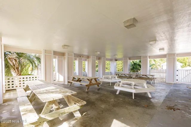 $1,575,000 | 200 Shipwreck Lane, Emerald Isle, NC 28594