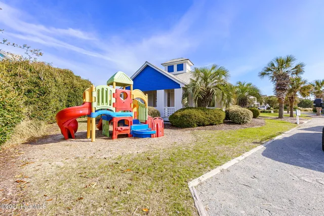 $1,575,000 | 200 Shipwreck Lane, Emerald Isle, NC 28594