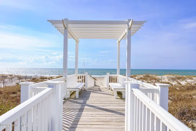 $1,575,000 | 200 Shipwreck Lane, Emerald Isle, NC 28594