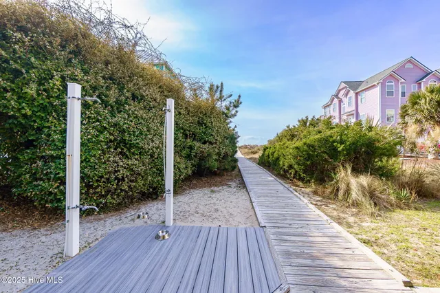 $1,575,000 | 200 Shipwreck Lane, Emerald Isle, NC 28594