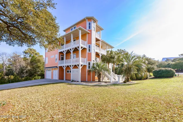 $1,575,000 | 200 Shipwreck Lane, Emerald Isle, NC 28594