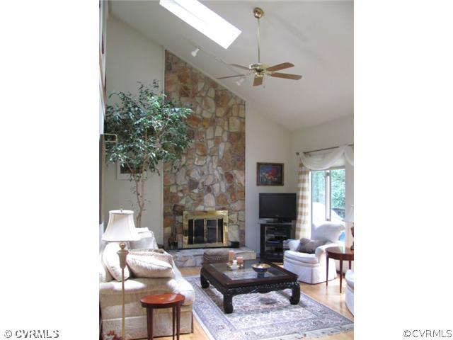 17168 Tulip Poplar Road Beaverdam, VA 23015 - Photo 5 of 12 Living Room - Bright and open