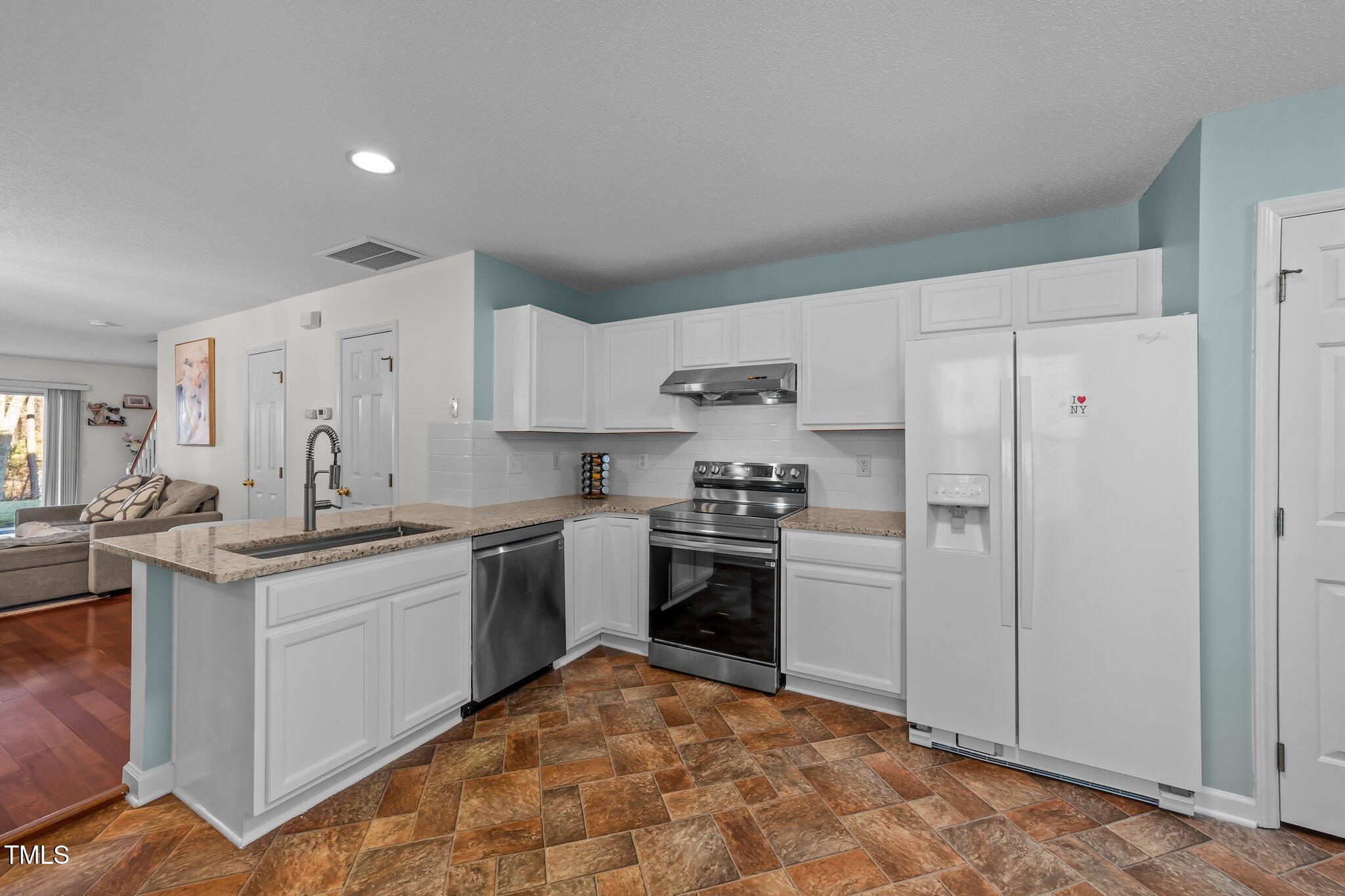 209 Intern Way Durham, NC 27713 - Photo 11 of 54 25-web-or-mls-VB4A9598