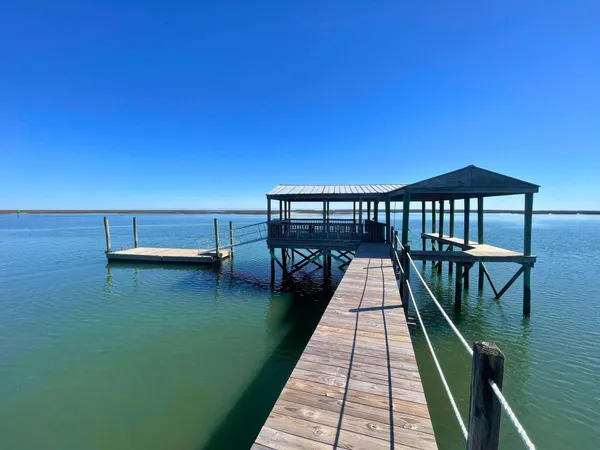 $1,800,000 | 1049 Mainsail Court, Awendaw, SC 29429