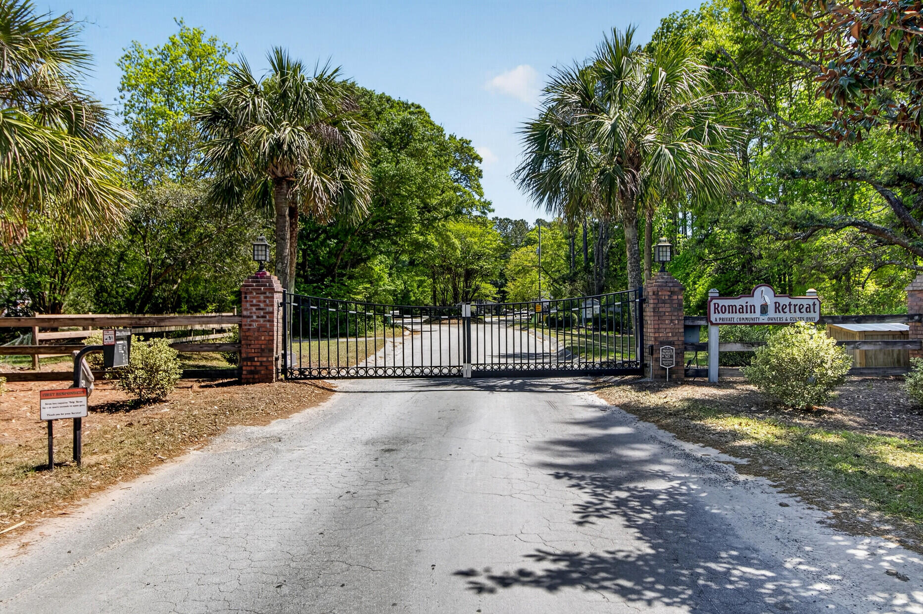 1049 Mainsail Court Awendaw, SC 29429 - Photo 8 of 40 31___1_mls