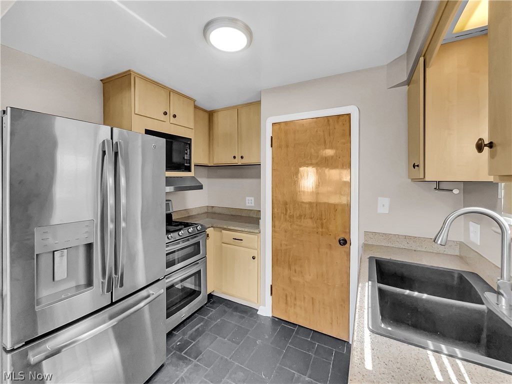 4315 Redfern Road Cleveland, OH 44134 - Photo 7 of 19