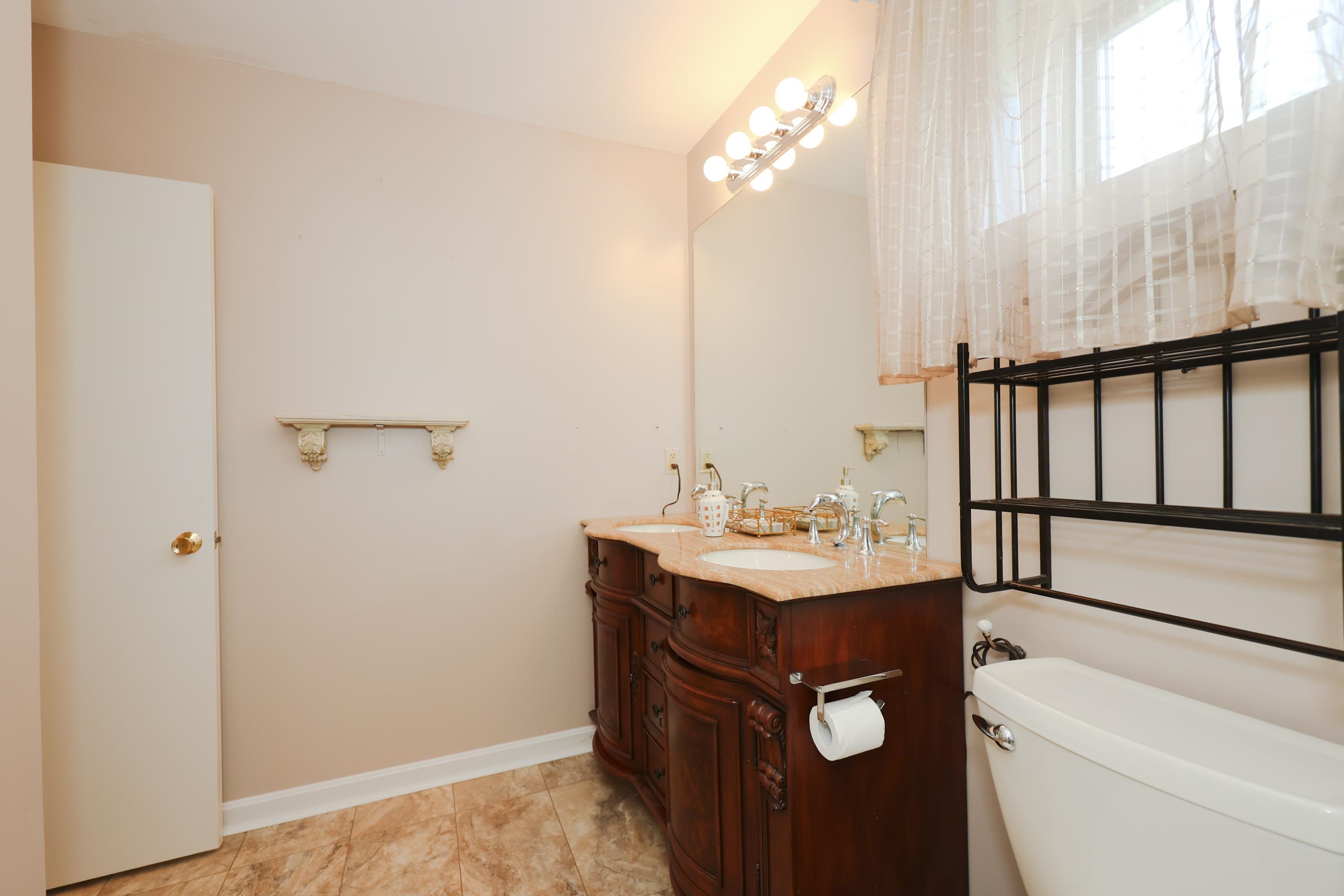 5 Tsienneto Road, Unit 205 Derry, NH 03038 - Photo 11 of 14 Gallery Image 11