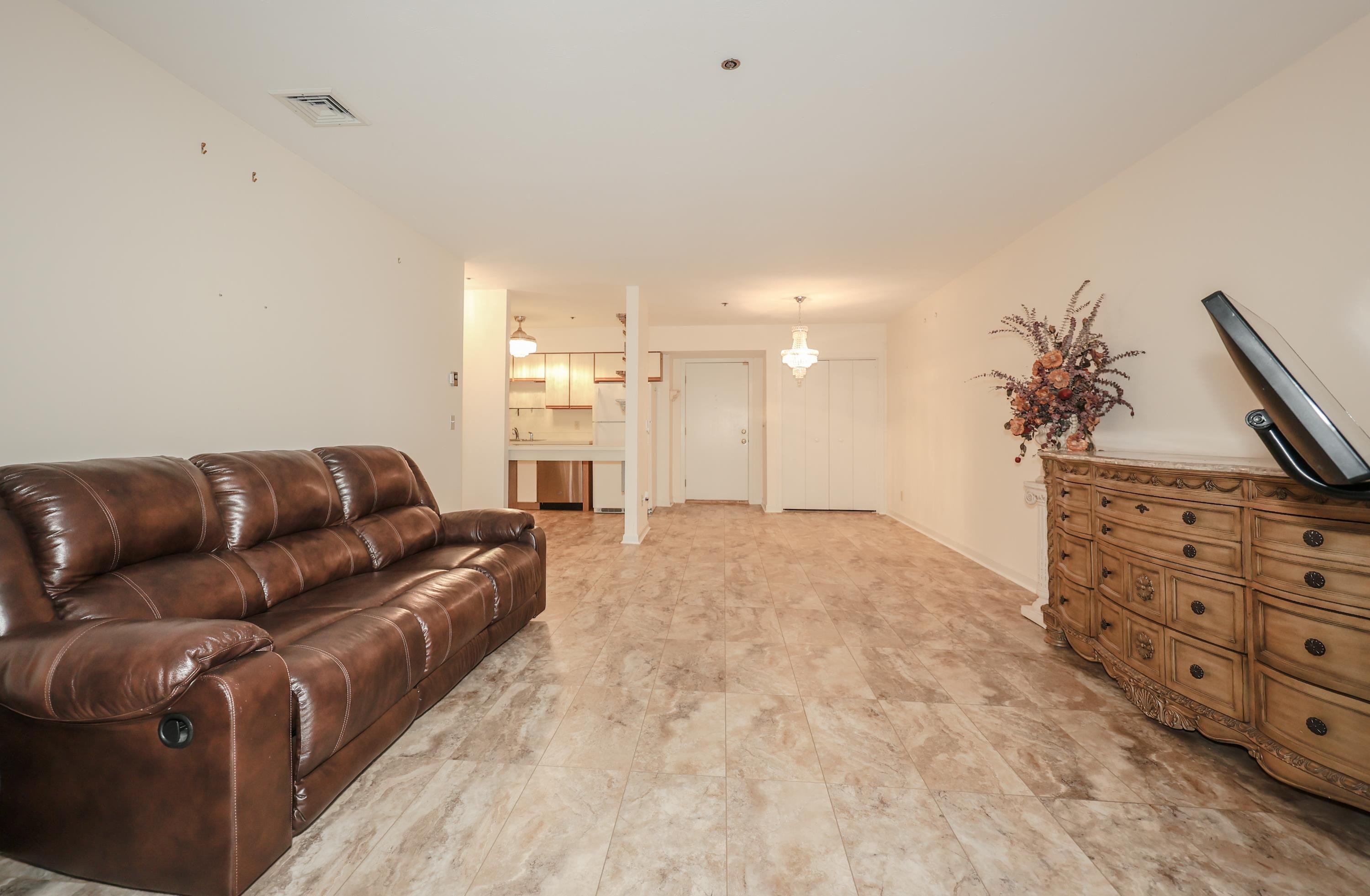 5 Tsienneto Road, Unit 205 Derry, NH 03038 - Photo 9 of 14 Gallery Image 9