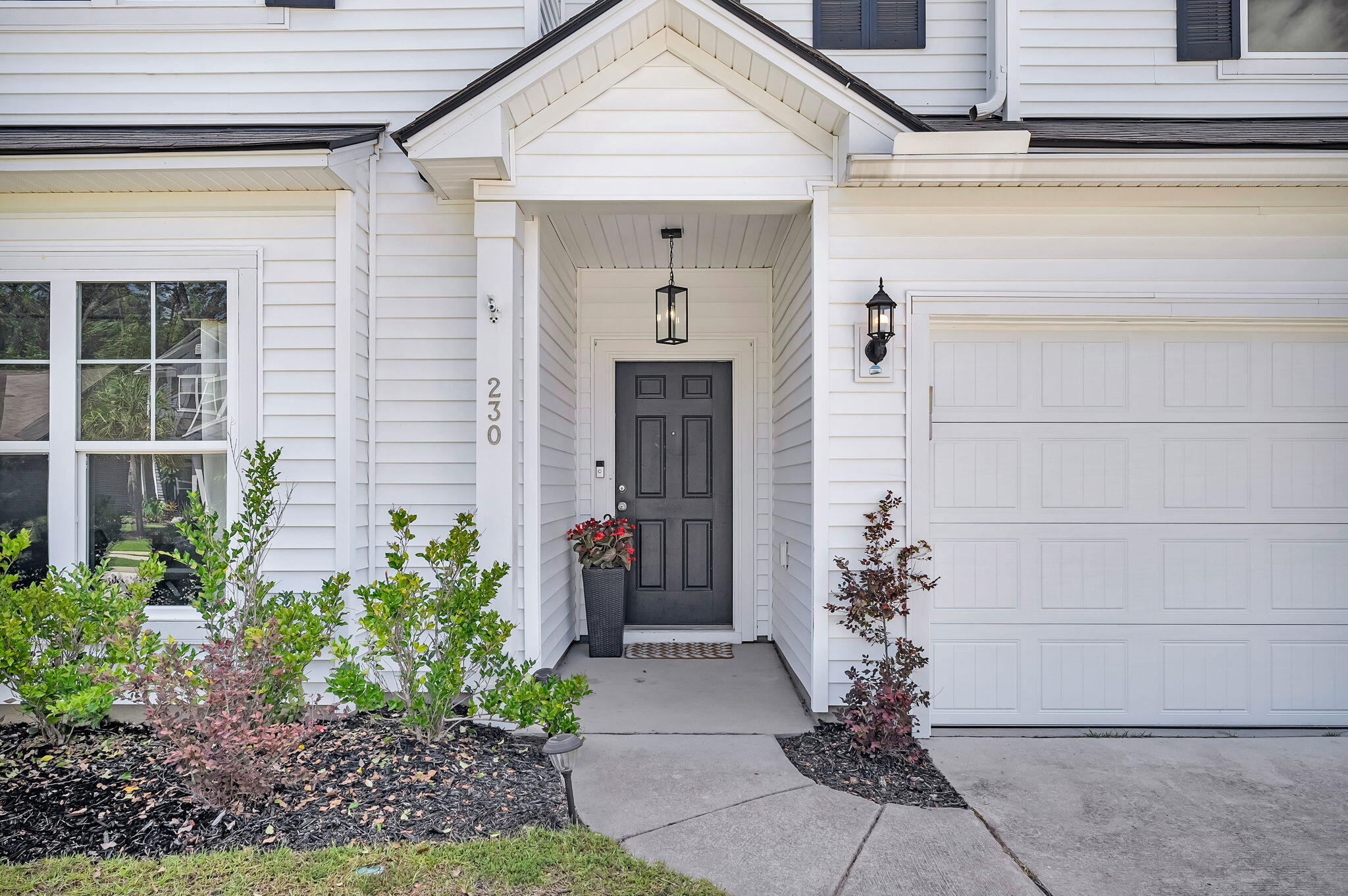 230 Hayworth Road Summerville, SC 29486 - Photo 4 of 55