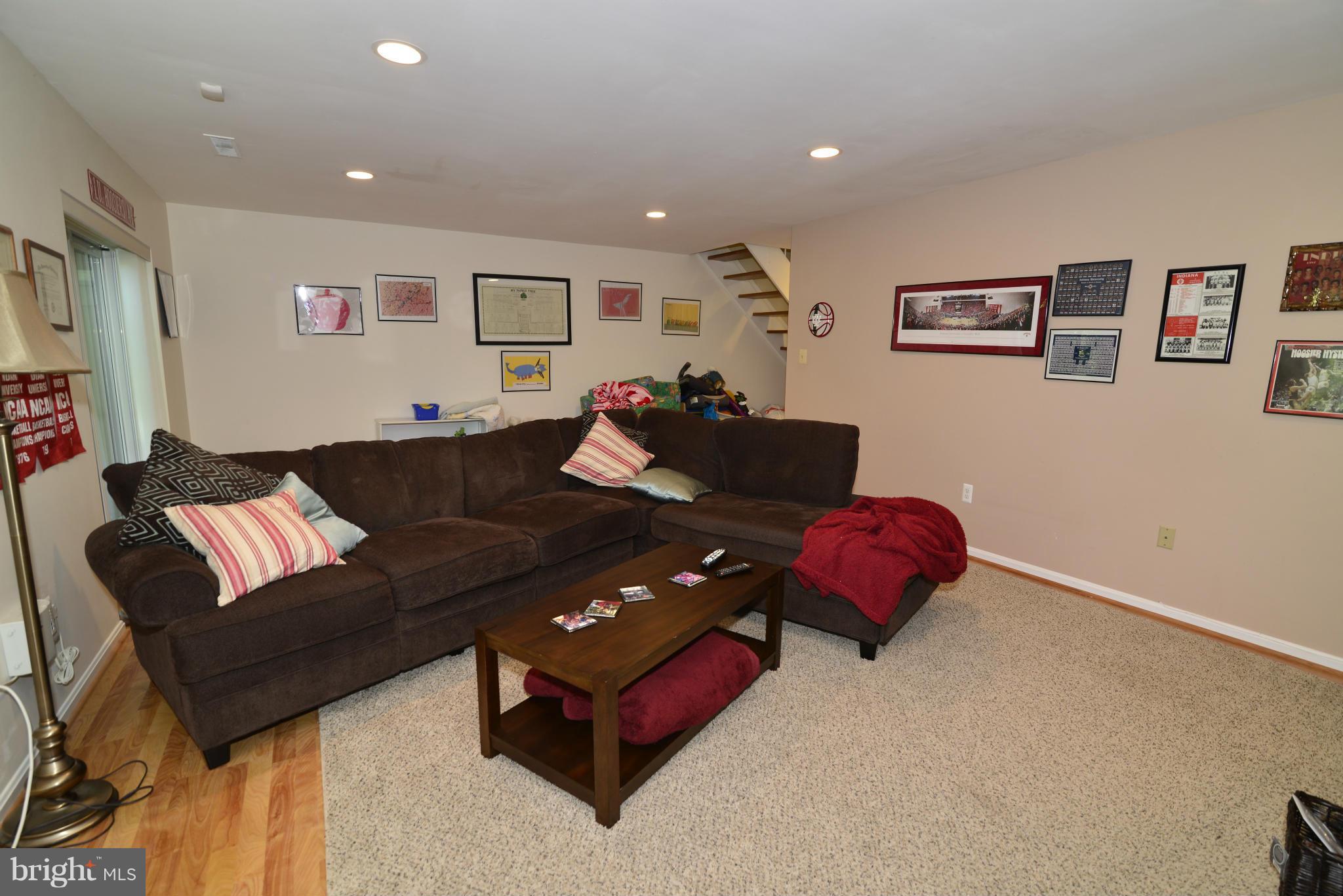 2065 Golf Course Drive Reston, VA 20191 - Photo 28 of 30 a living room with furniture