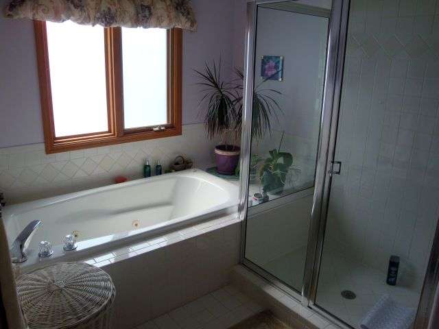 34264 Country Meadow Road New Baltimore, MI 48047 - Photo 17 of 29 31063771-16.JPG