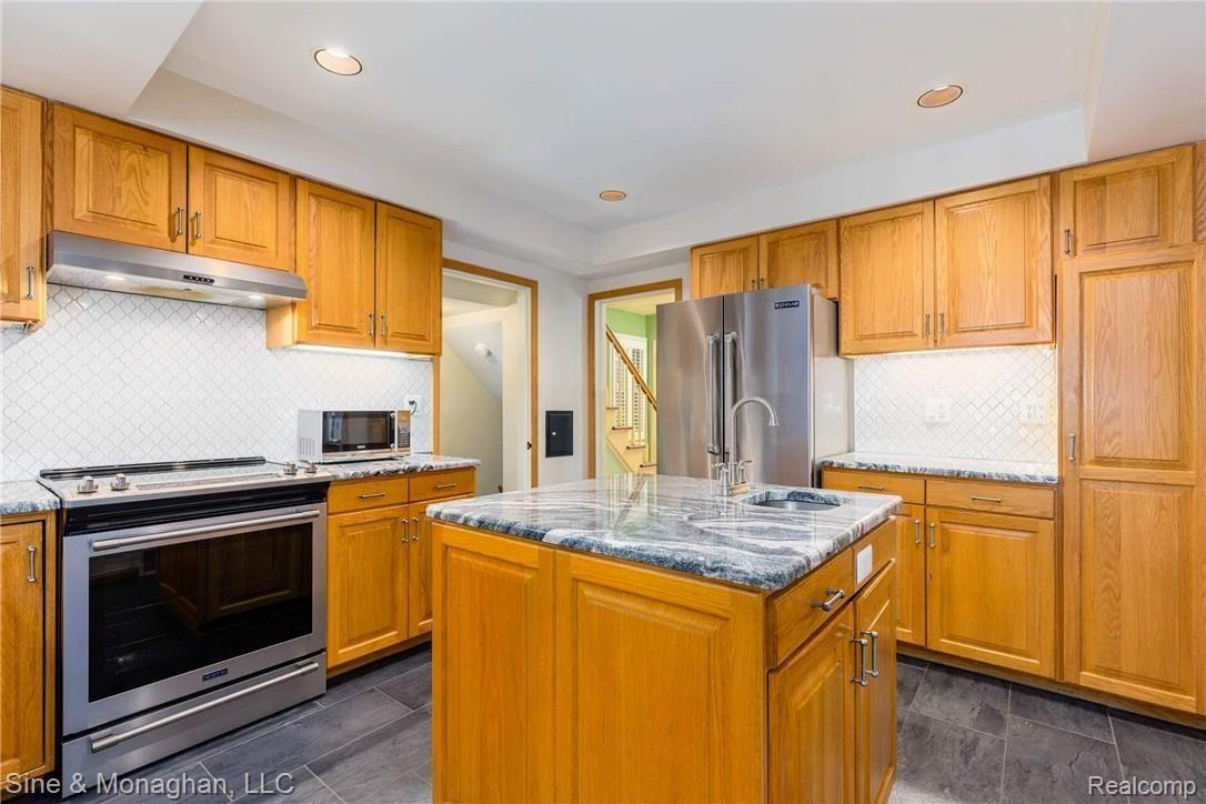 164 Ridgemont Road Grosse Pointe, MI 48236 - Photo 11 of 40 164 Ridgemont Rd-11.jpg