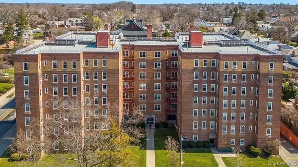 $216,000 | 30-11 Parsons Boulevard, Unit 2U | Murray Hill - Flushing