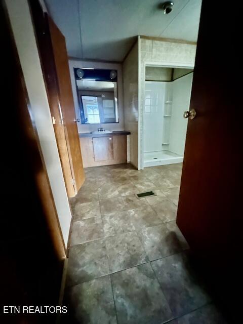 925 Winchester Avenue Middlesboro, KY 40965 - Photo 17 of 20 IMG_8961