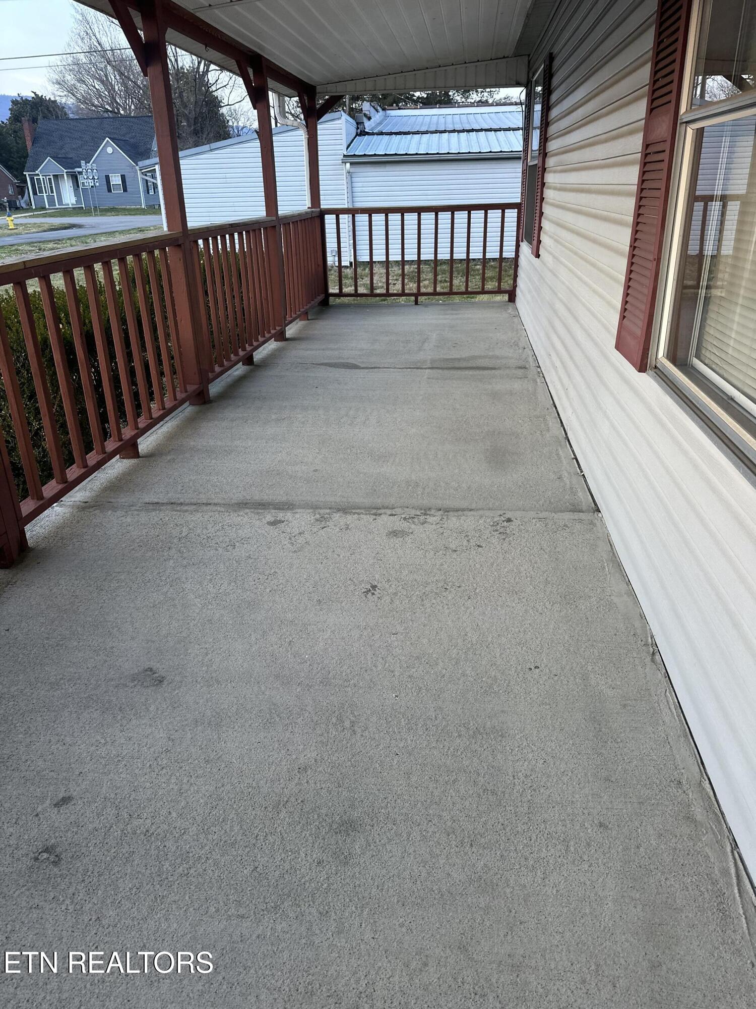 925 Winchester Avenue Middlesboro, KY 40965 - Photo 6 of 20 IMG_8967