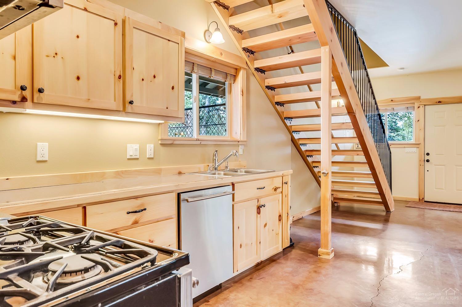 64352 Hunnell Road Bend, OR 97703 - Photo 9 of 25 Additional Photo