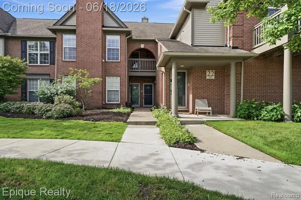 $347,500 | 28071 Carlton Way Drive, Novi, MI 48377