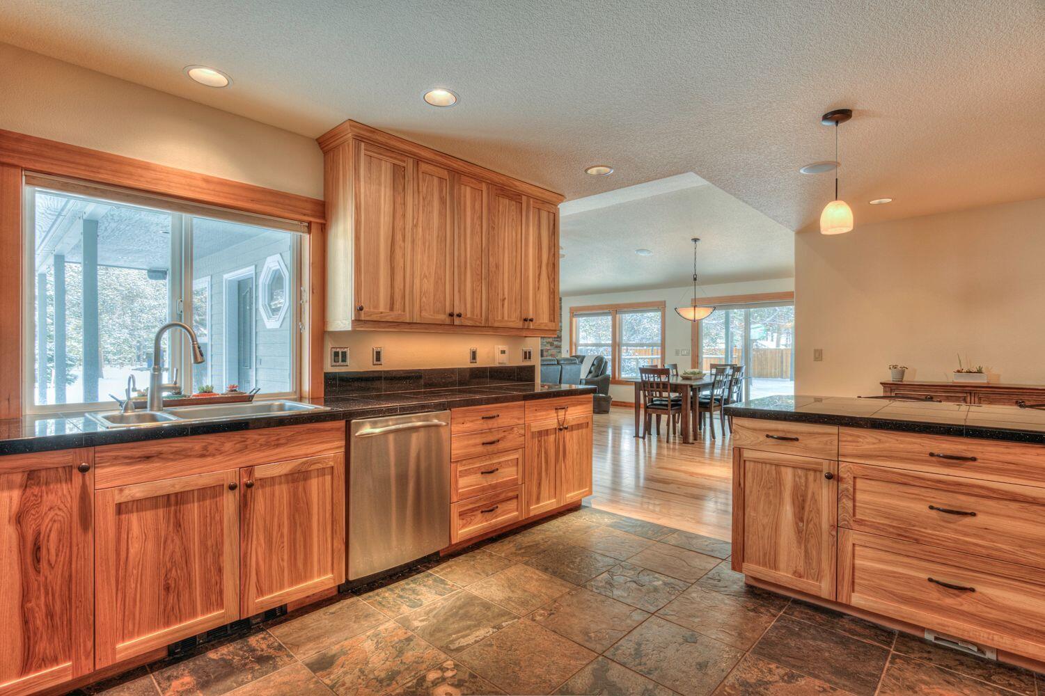 17315 Bakersfield Road Bend, OR 97707 - Photo 14 of 42 7L41dsD8