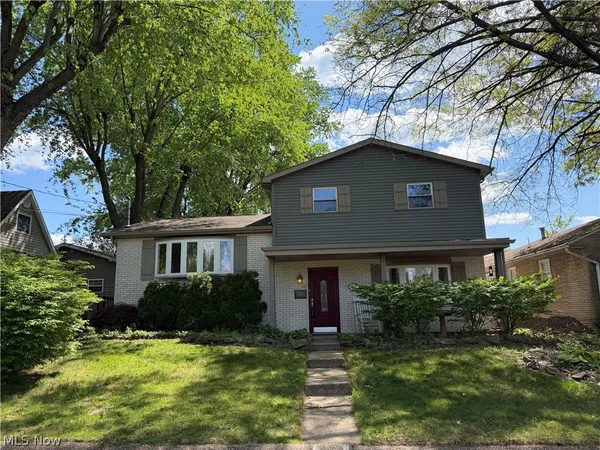 $279,900 | 4602 7th Avenue, Vienna, WV 26105