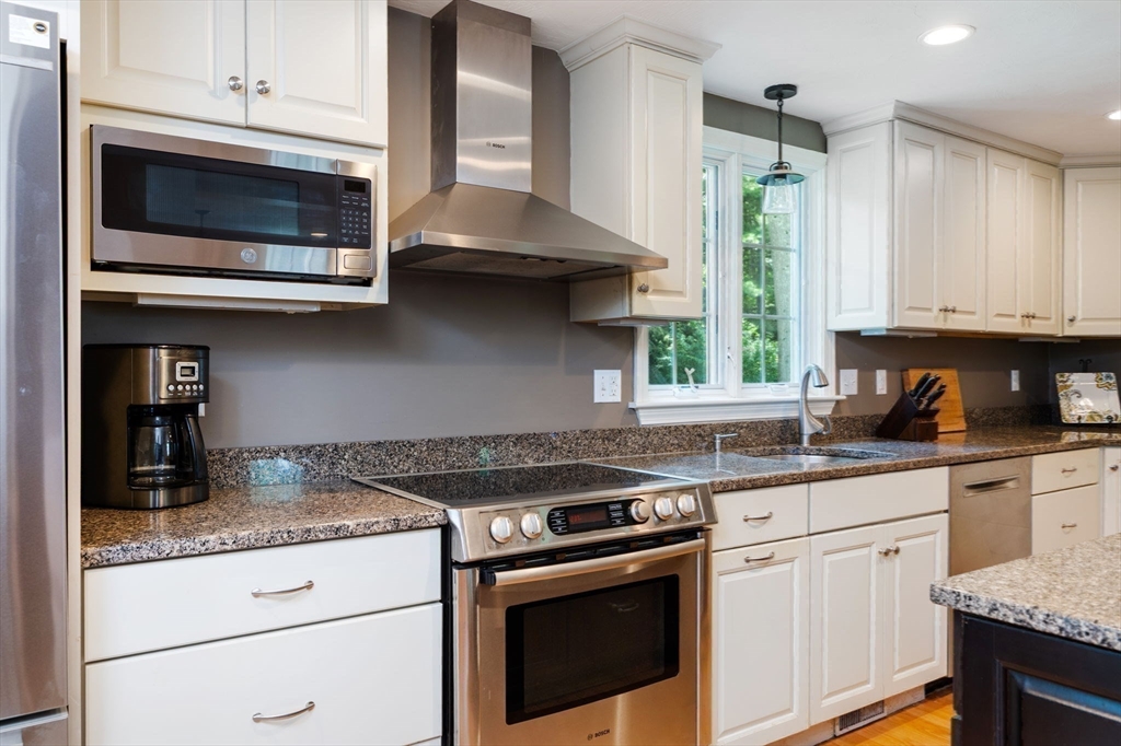 68 Old Post Road Walpole, MA 02032 - Photo 6 of 39