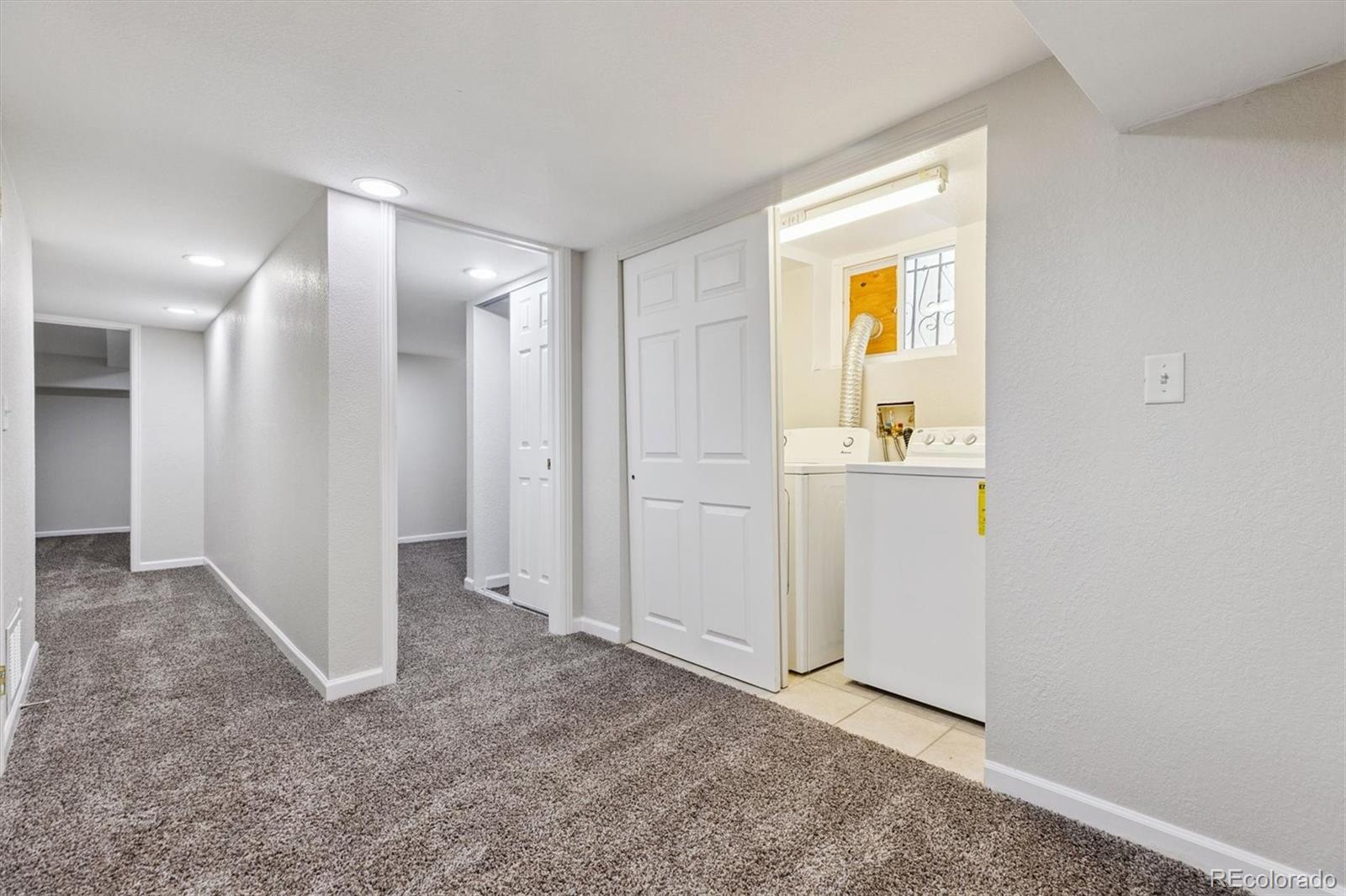 1411-1419 Meade Street Denver, CO 80204 - Photo 17 of 20 an empty room with windows and closet