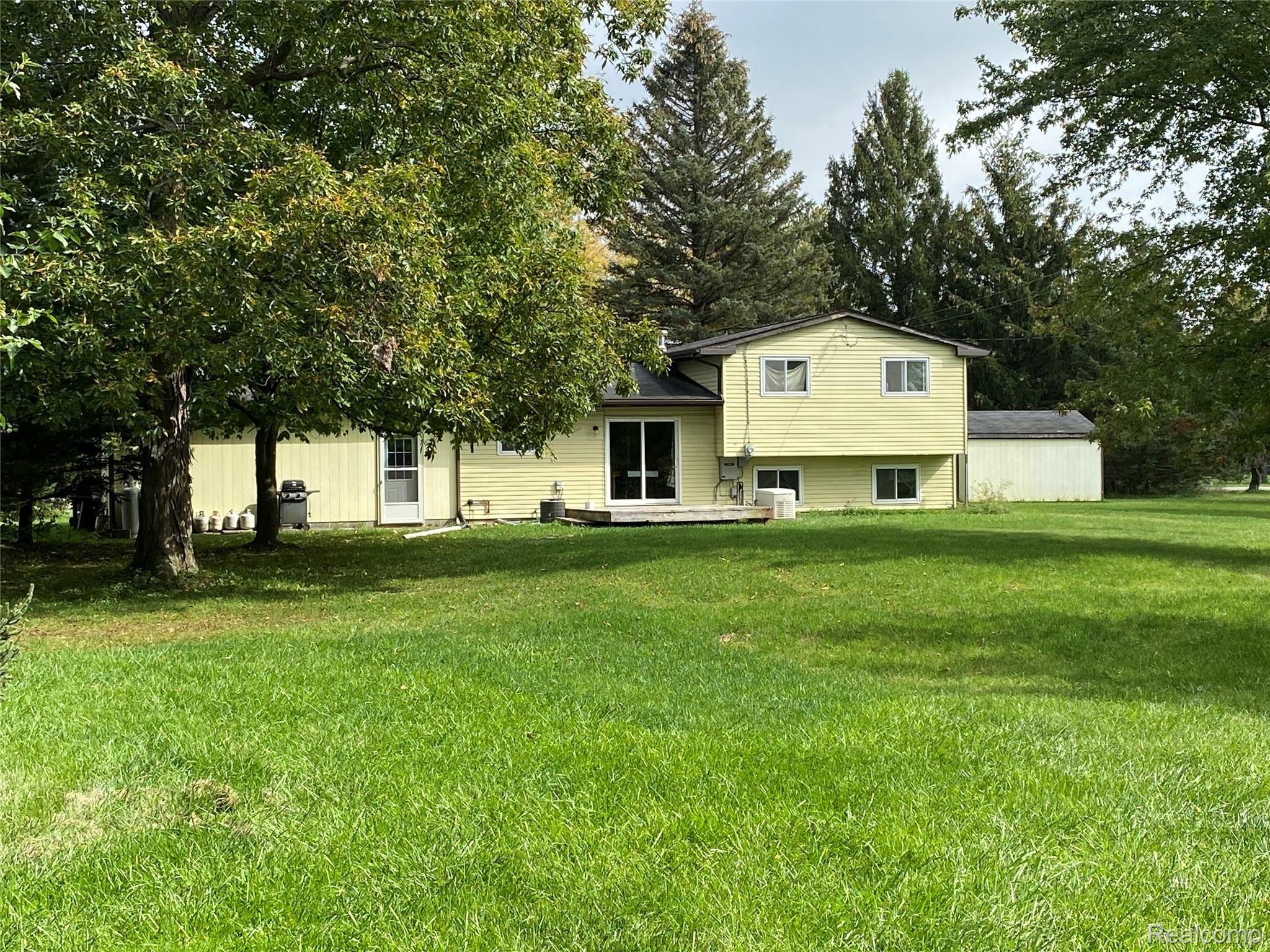 6949 Capac Road Yale, MI 48097 - Photo 3 of 31 IMG_8112.JPG