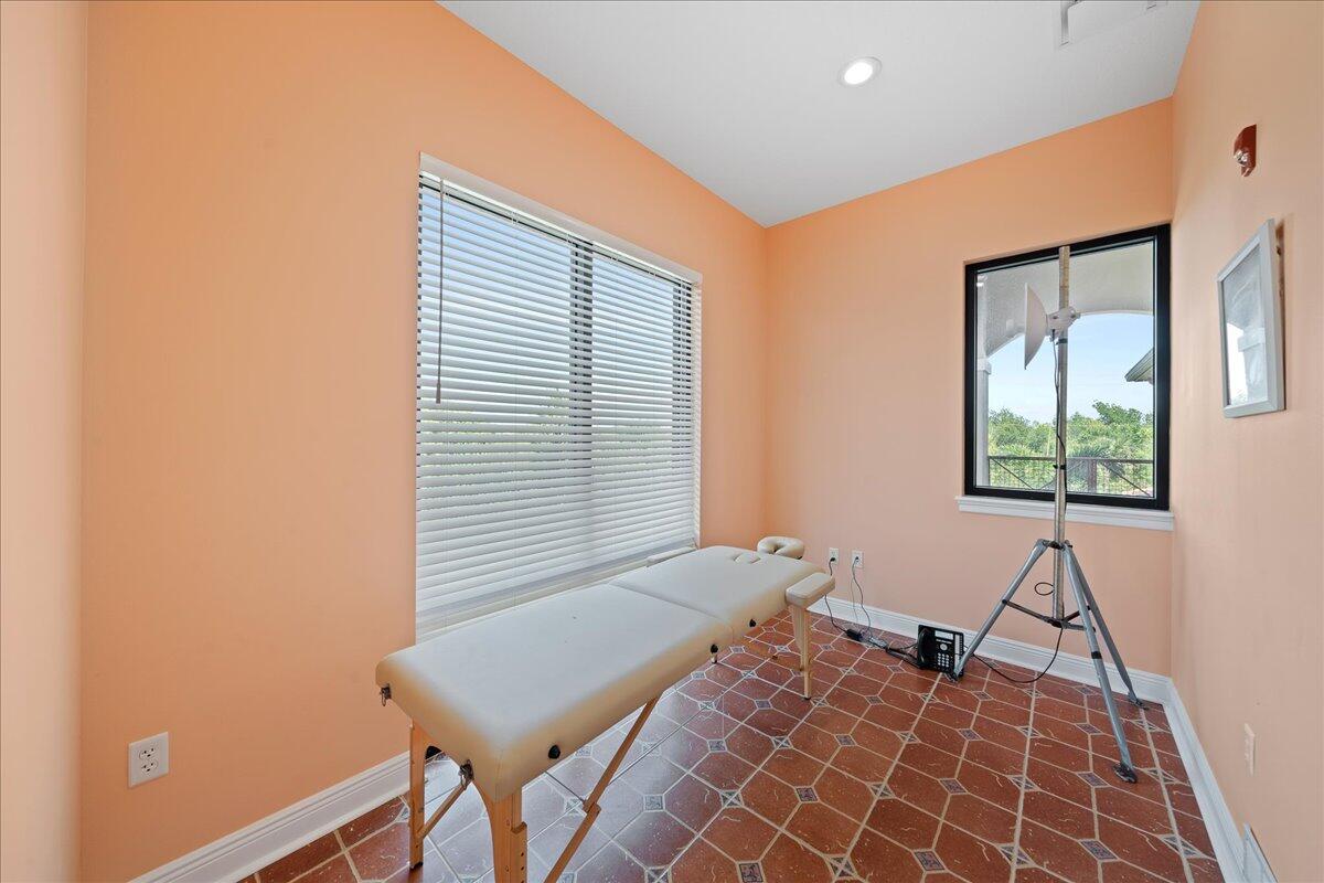 735 Pilot Lane, Unit 314 Merritt Island, FL 32952 - Photo 26 of 41 a room with furniture and a window