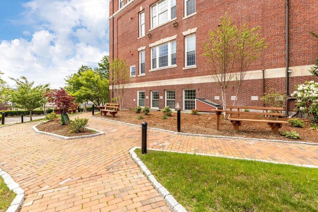 52 Sanborn Street, Unit 7 Reading, MA 01867 - Photo 4 of 33