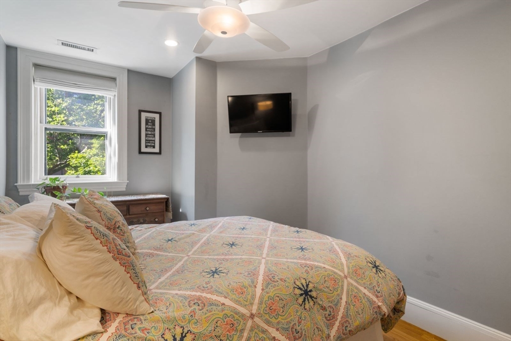 322 Beacon Street, Unit 3 Boston, MA 02116 - Photo 13 of 24