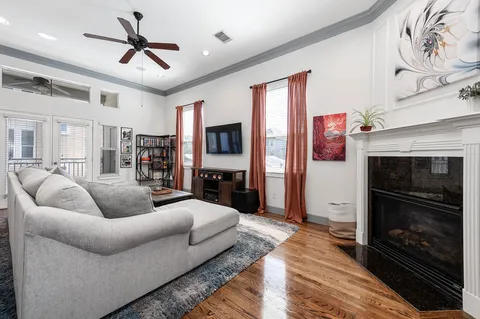 $384,900 | 5723 Petty Street, Houston, TX 77007