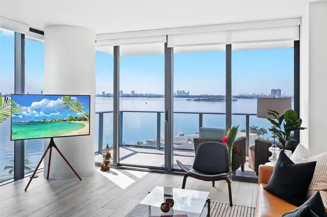 $5,000 | 650 Northeast 32nd Street, Unit 707, Miami, FL 33137