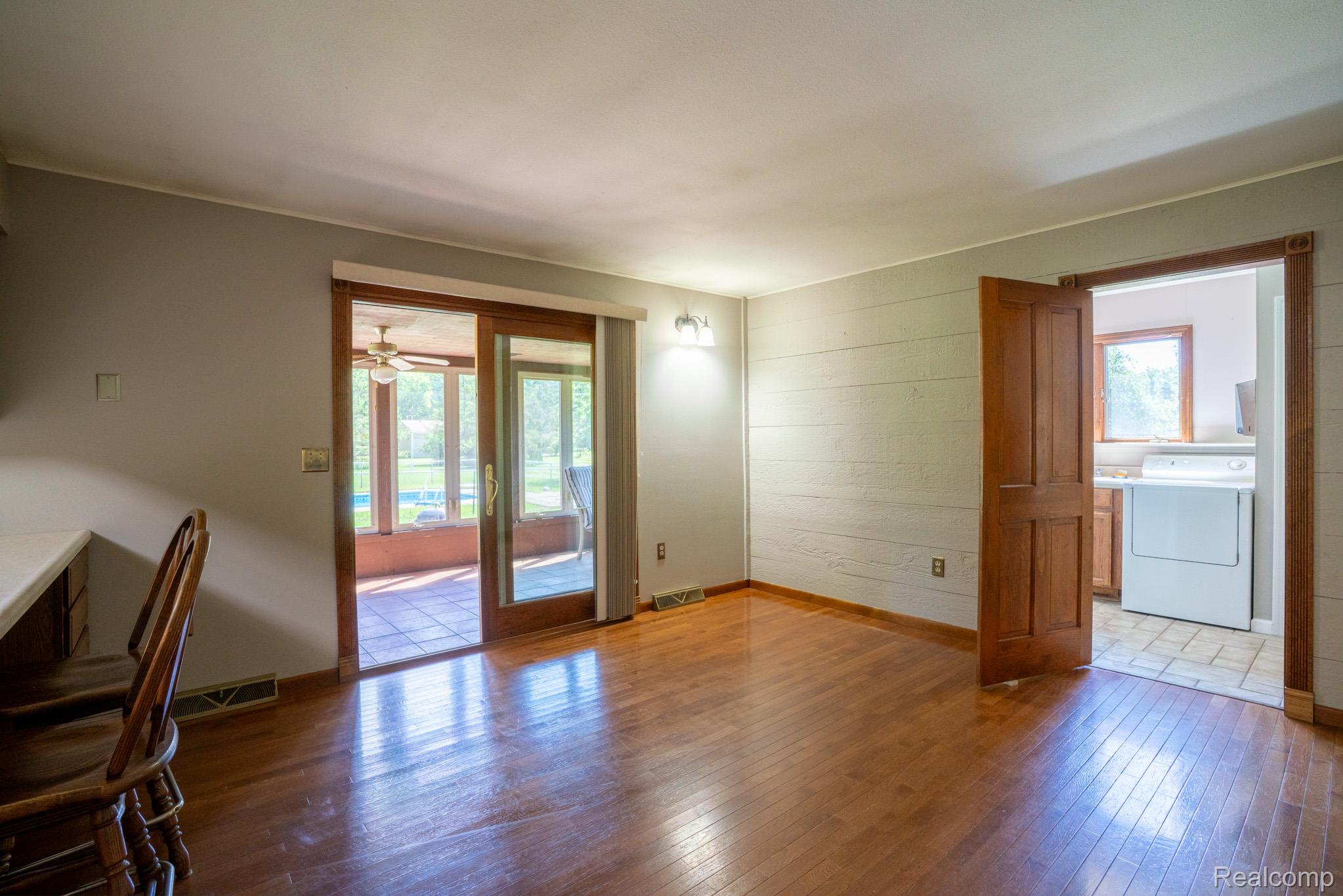 12900 Maxwell Road Carleton, MI 48117 - Photo 37 of 59 12900 (37).jpg
