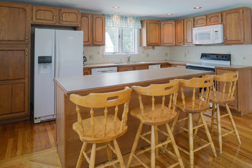 24 Rainbow Road Peabody, MA 01960 - Photo 10 of 30 Gallery Image 10
