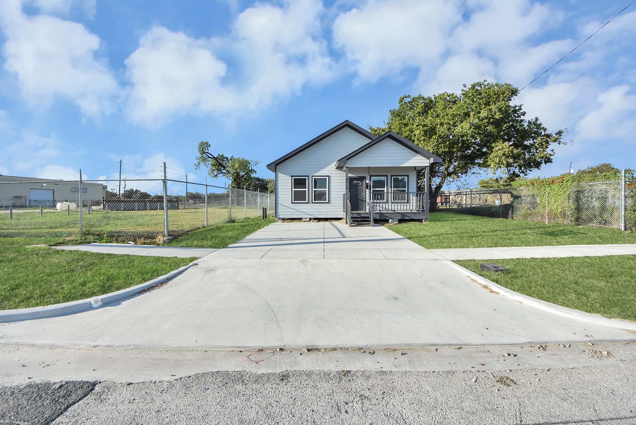 8215 La Porte Road Houston, TX 77012 - Photo 1 of 30 Gallery Image 1