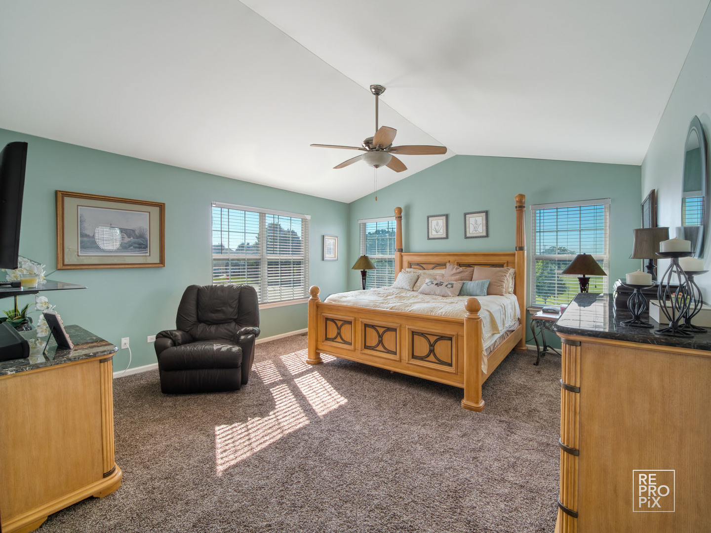 833 Oak Hollow Road Crystal Lake, IL 60014 - Photo 9 of 18