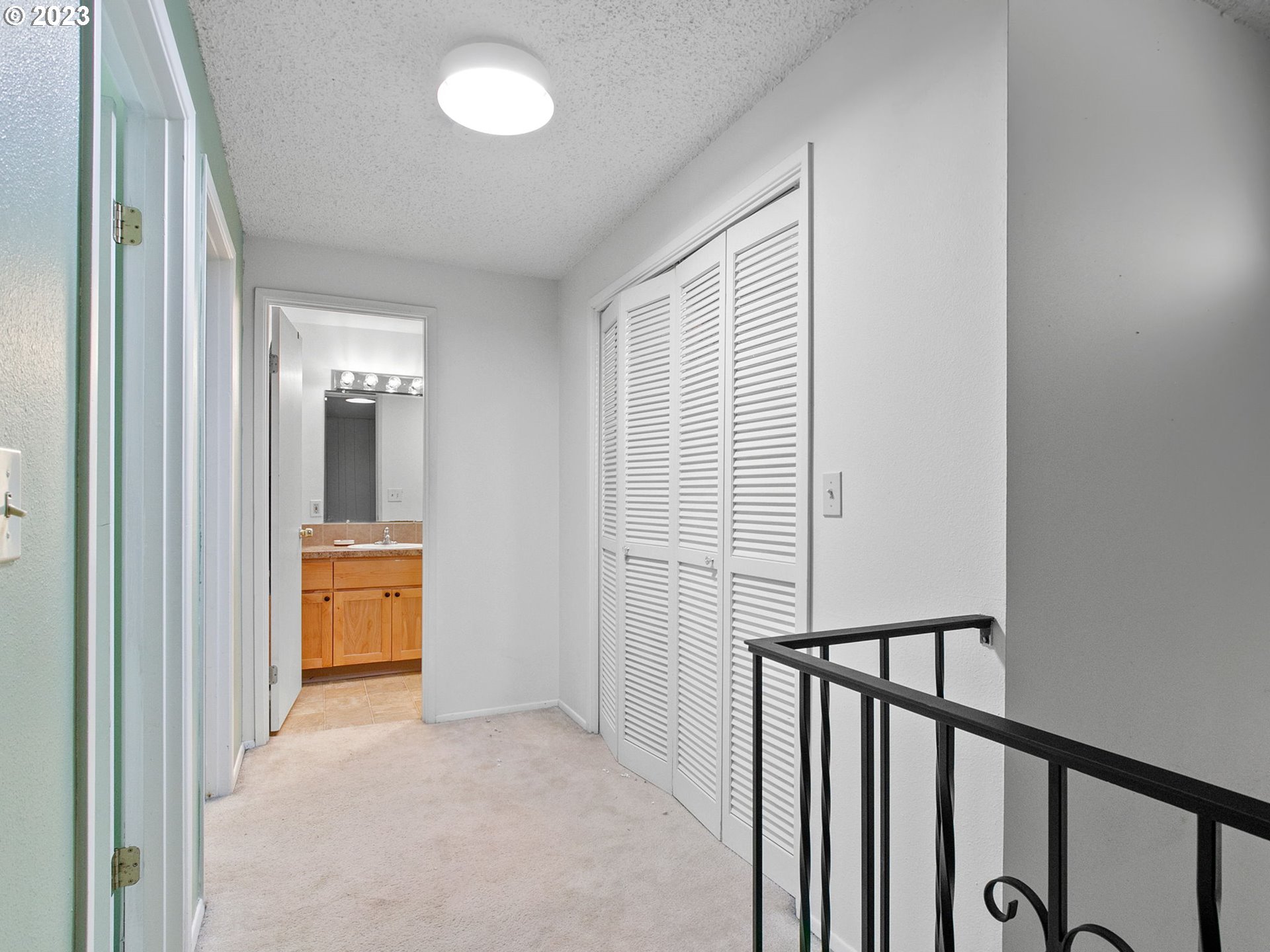 2369 Southeast 112th Avenue, Unit 7 Portland, OR 97216 - Photo 19 of 32 a view of a hallway