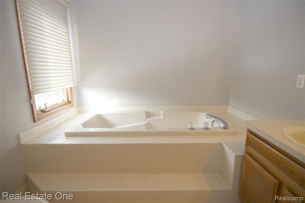 945 Maidstone Drive Rochester Hills, MI 48307 - Photo 20 of 25