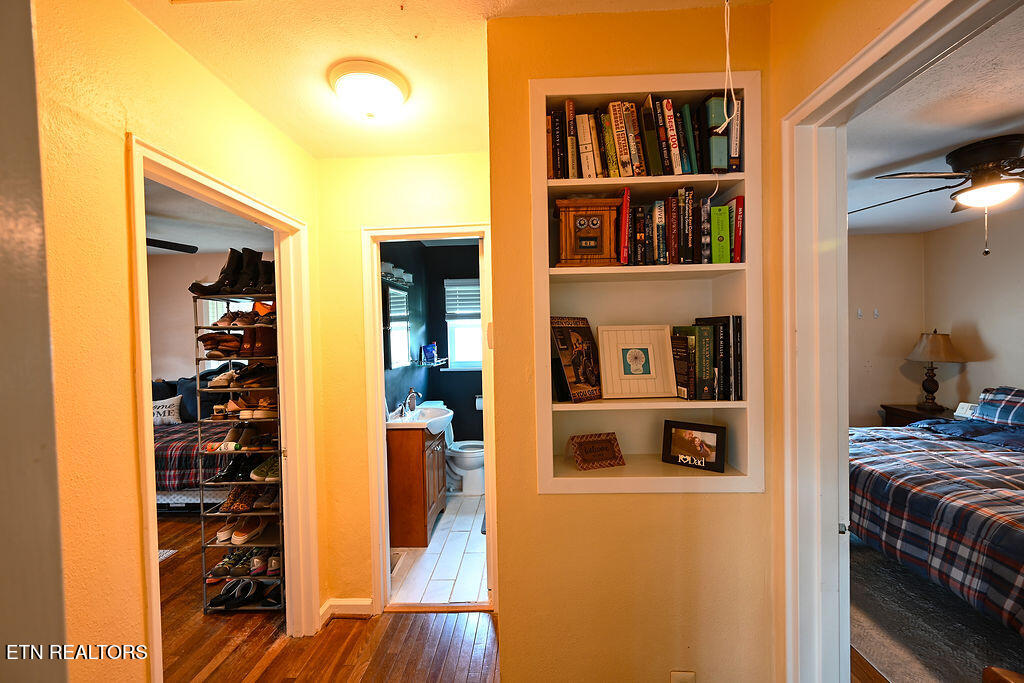 122 Salem Road Oak Ridge, TN 37830 - Photo 13 of 31 Hallway1