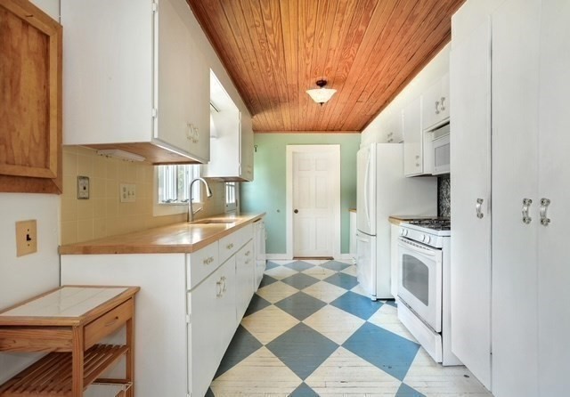 13 Fay Road Scituate, MA 02066 - Photo 8 of 34 Gallery Image 8