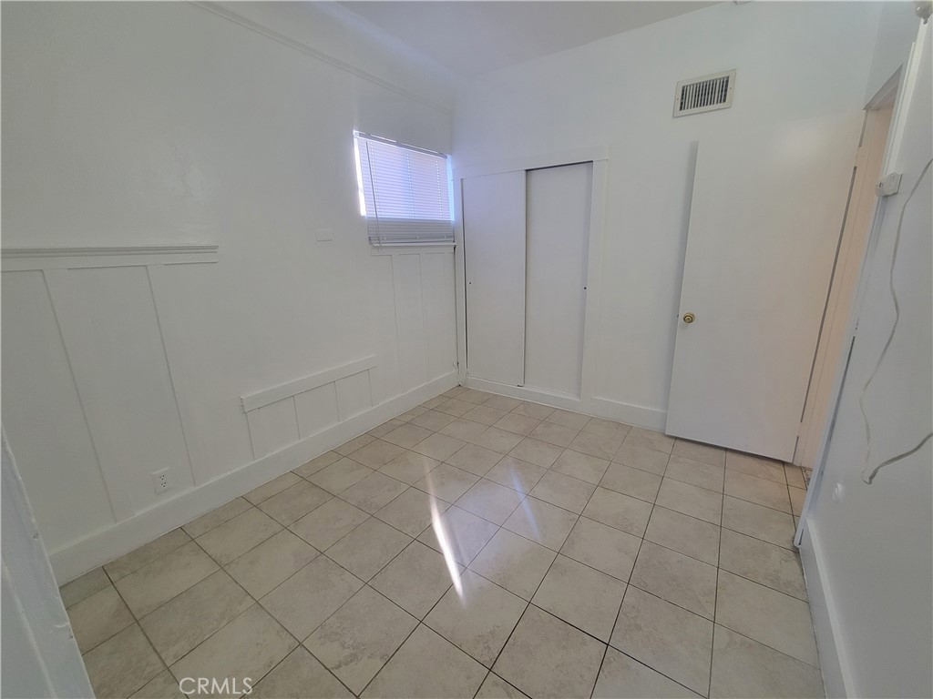 2047 Cambridge Street, Unit A Los Angeles, CA 90006 - Photo 8 of 10 a view of an empty room