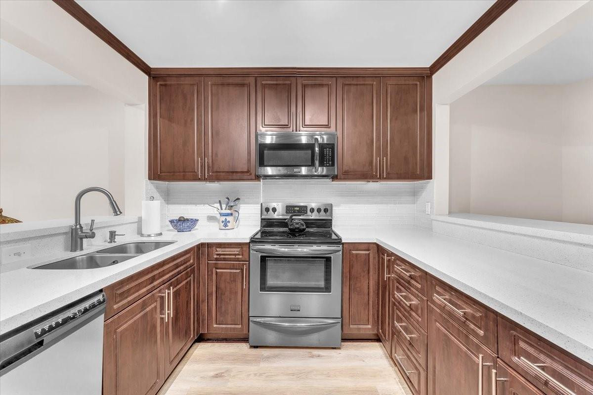 23181 Fountain View Drive, Unit D Boca Raton, FL 33433 - Photo 8 of 49 Photo 8