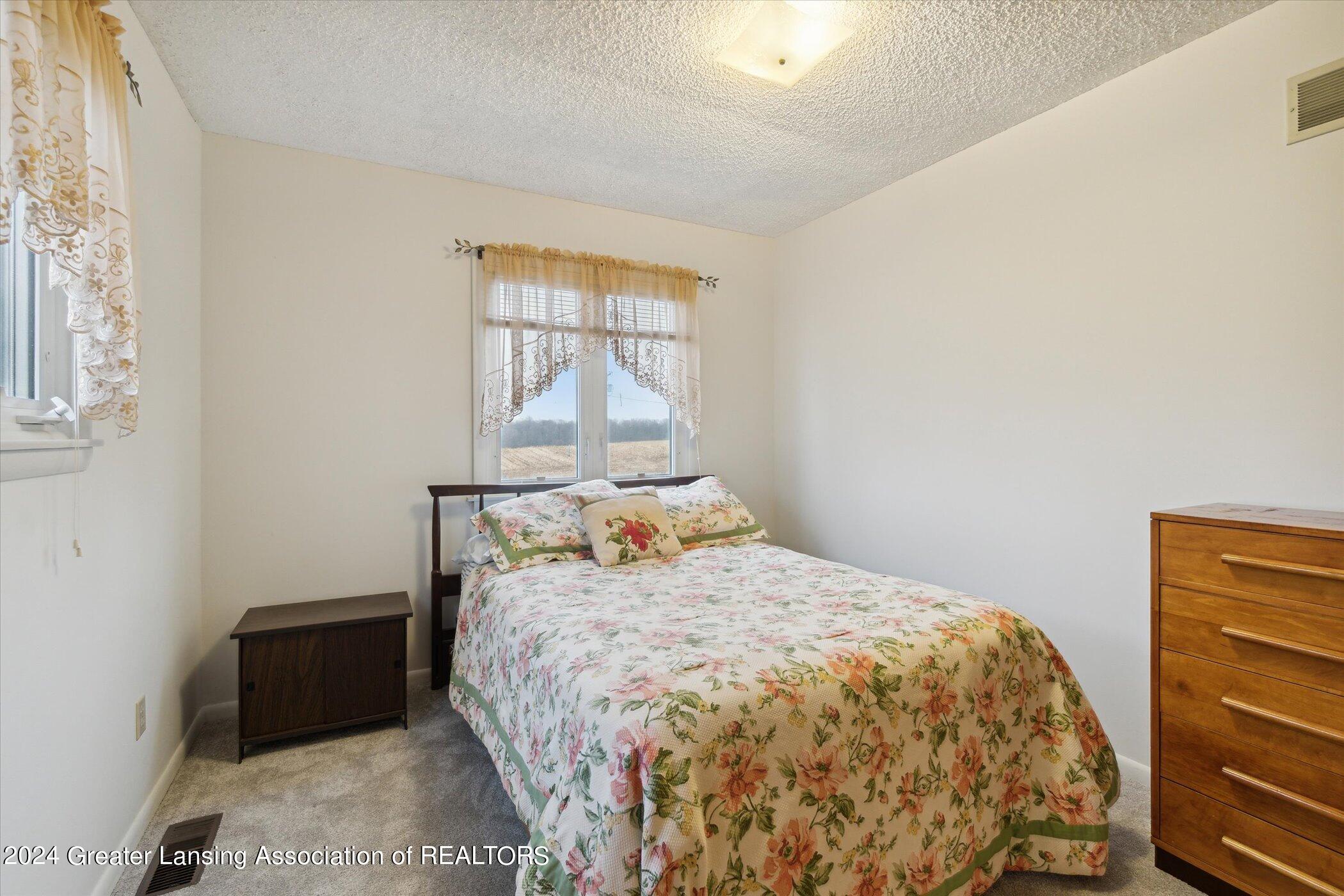 4713 Pares Road Dimondale, MI 48821 - Photo 28 of 61 26-4713-Pares-Rd-Diamondale-MI-48821-Win